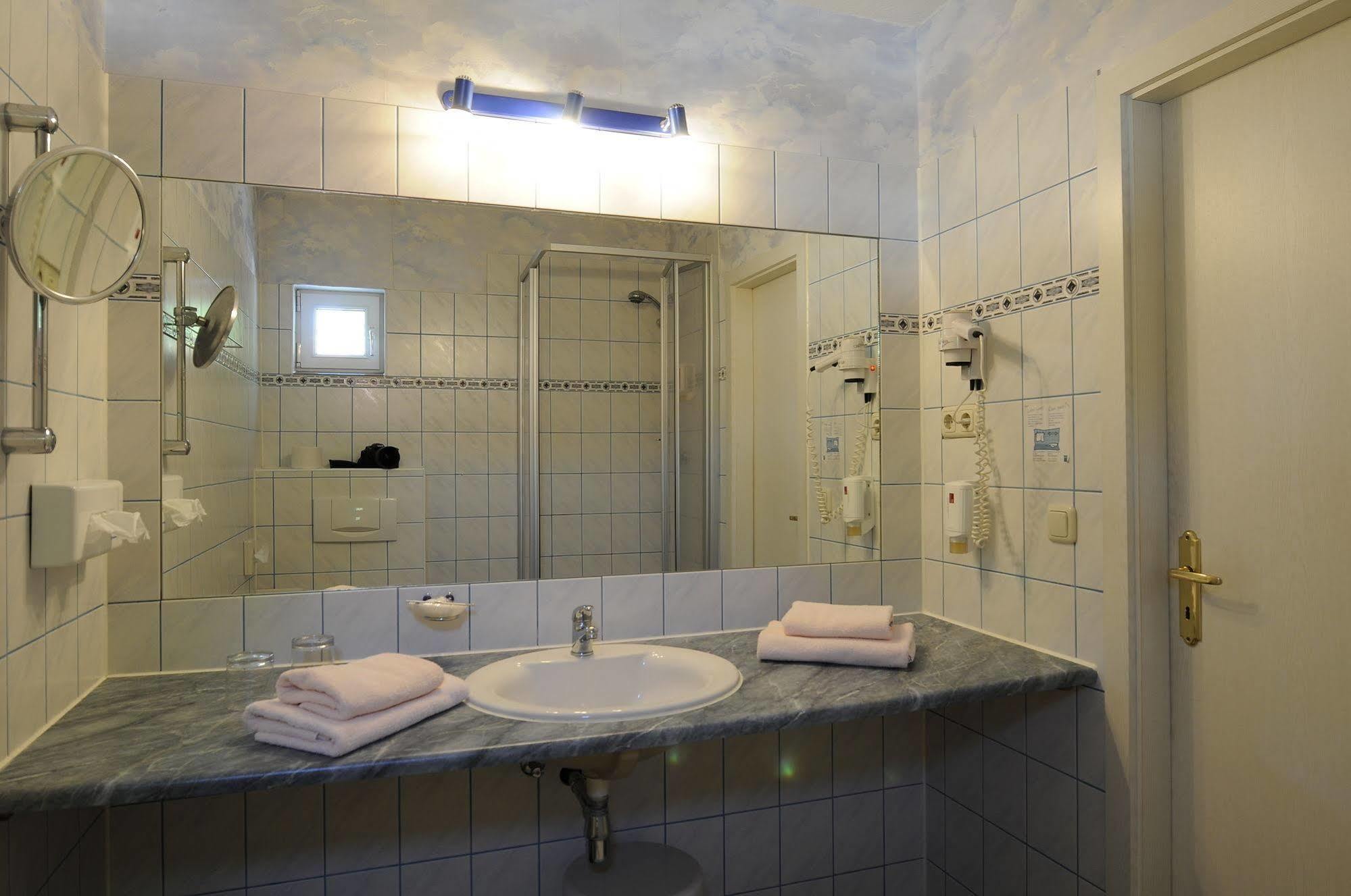 Hotel Am Alten Strom Rostock Esterno foto